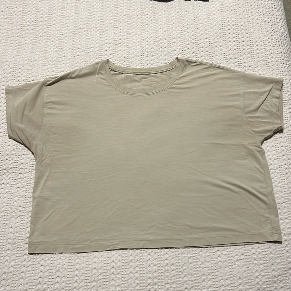 Lulu love cropped tee